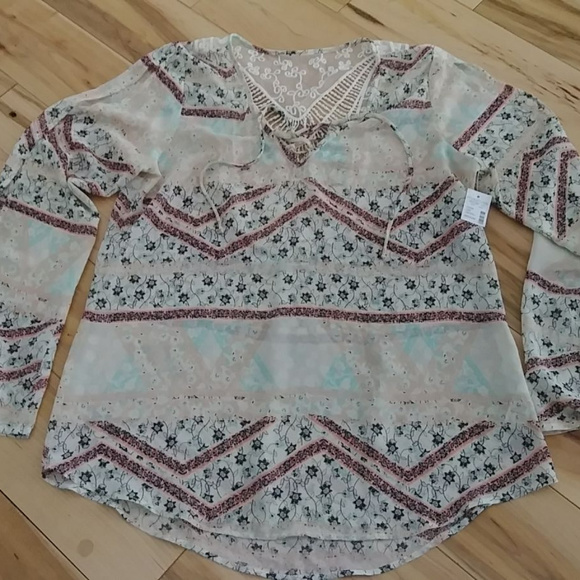 Beautiful Maurices Light Weight Top - Picture 3 of 8